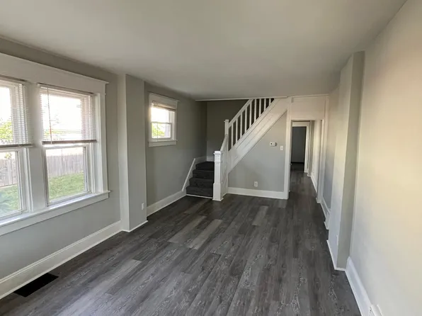 2 Hutchinson St, Linwood, PA 19061