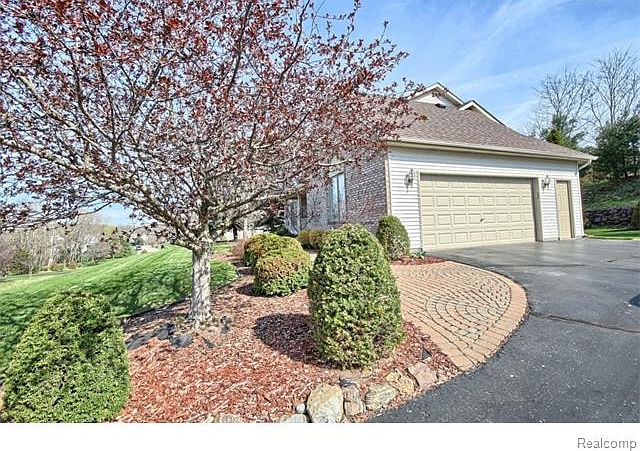 1st image of 8145 Hillside Lakes Dr