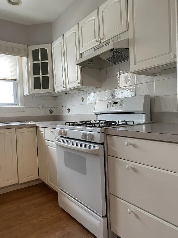 1 bed, 1.0 bath, $2,600 — Photo 2