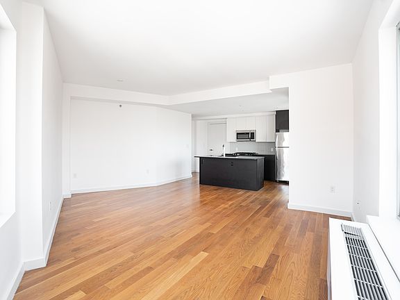 5th image of 31-43 Vernon Blvd #601