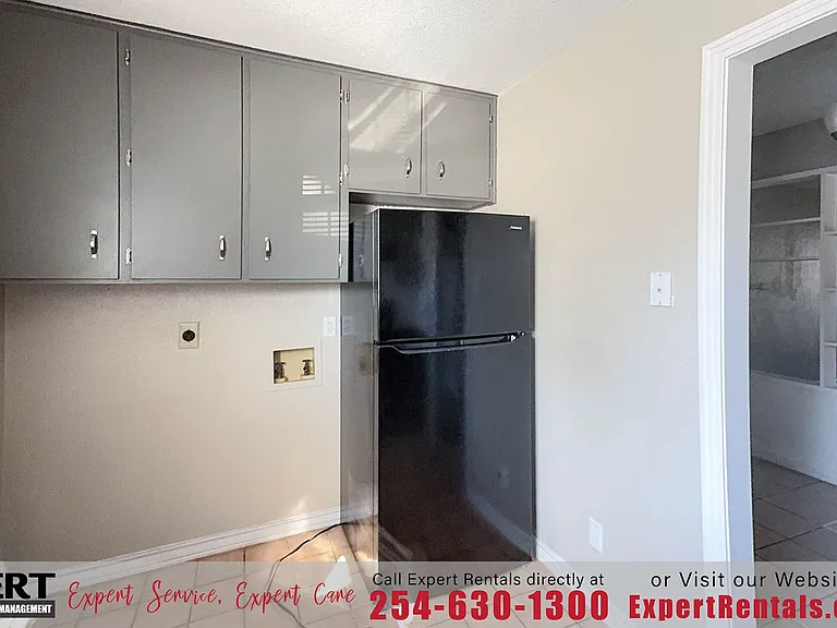 909 Wells St — Photo 8