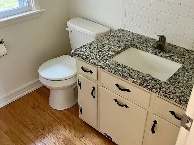 1/2 bathroom
