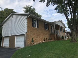 3 Skyvue Dr, Wheeling, WV 26003