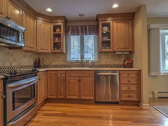 4th image of 2 Brookwood Ln