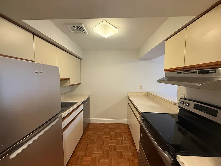 105 Tremont Ave #C — Photo 7