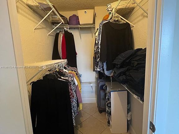 5th image of 8215 Lake Dr #401