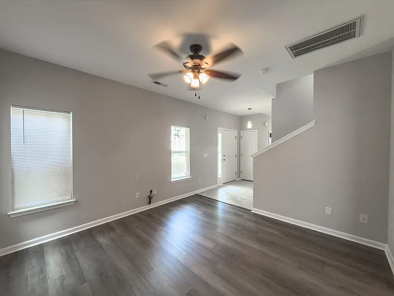 251 Grand Oaks Dr — Photo 3