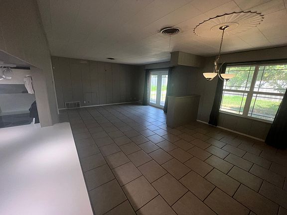 5th image of 4417 Hamlin Dr