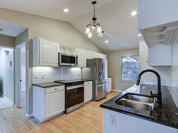 4th image of 1811 Ridge Creek Ln
