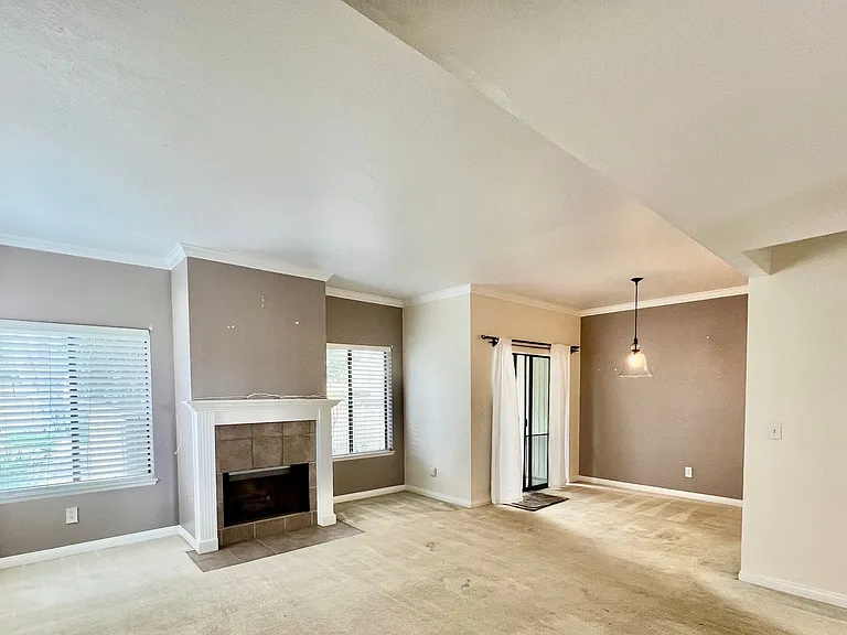 674 S Sycamore Ave — Photo 17