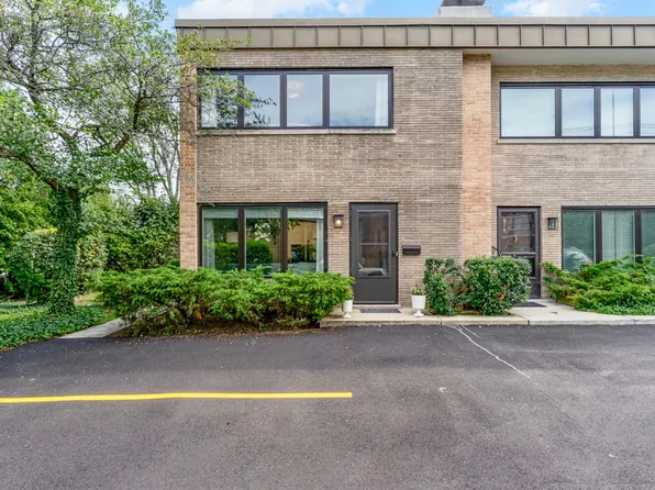 676 Roger Williams Ave, Highland Park, IL 60035