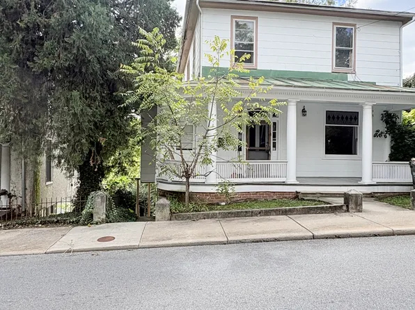 908 W Beverley St Unit 1, Staunton, VA 24401