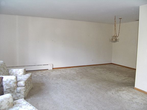 4th image of 9828 S Turner Ave