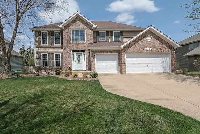 1235 Cromwell Ln photo 1