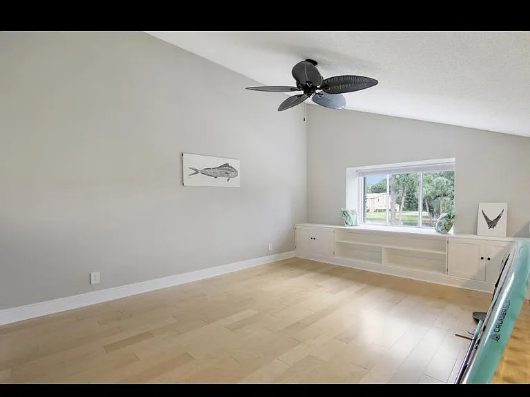 Maplecrest Cir — Photo 14