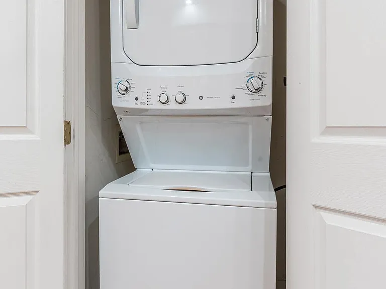 209 N 3rd St #3B — Photo 9