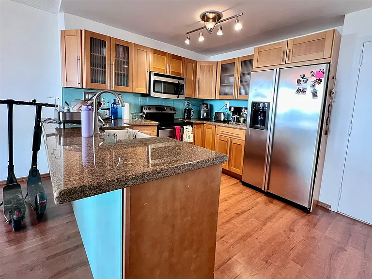 600 NE 36th St #309 — Photo 3