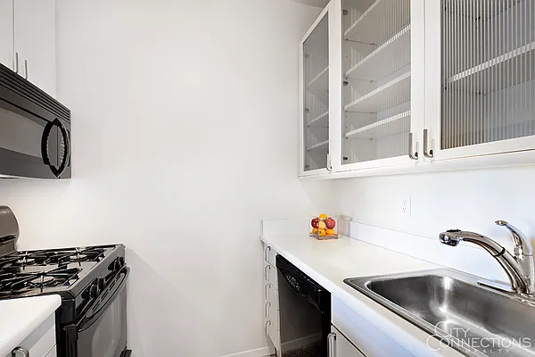 Rented by City Connections Realty | media 11