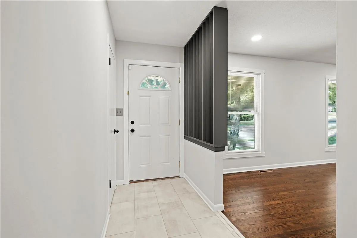 3 bed, 1828 sqft, $1,899 — Photo 3