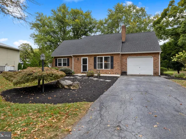 19 Sheffield Dr, Dillsburg, PA 17019