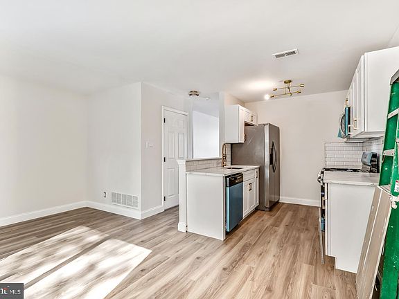 4th image of 24 Mill Stream Rd