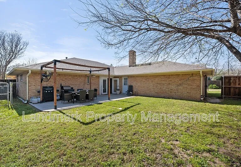 1415 Moss Rose Cir — Photo 38