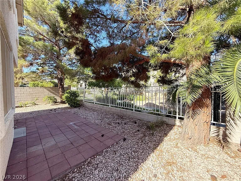 2185 Polynesia Cir — Photo 37