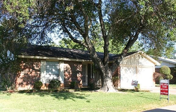 2nd image of 2904 Vineyard Dr