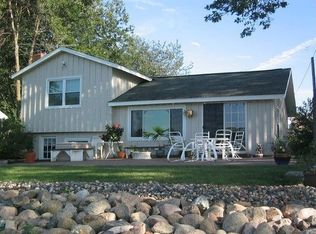 11860 Mentzer Trl, Lindstrom, MN 55045