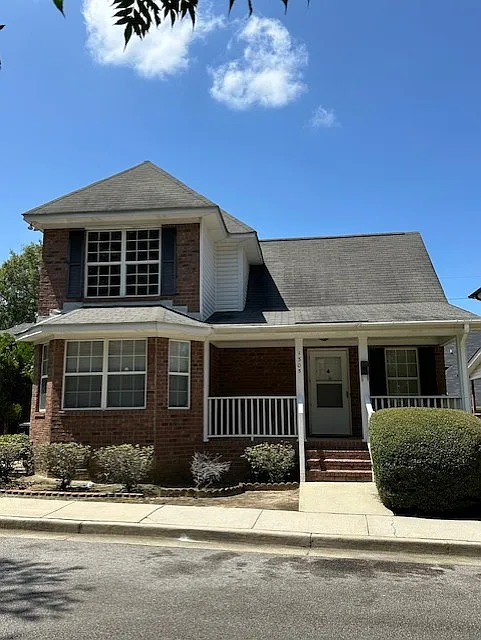 3 bed, 2.5 bath, 1186 sqft, $1,995 — Photo 1