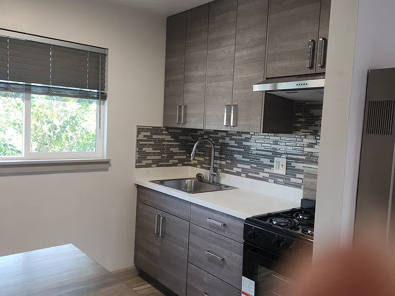 1041 Eugene Ave #8 — Photo 9