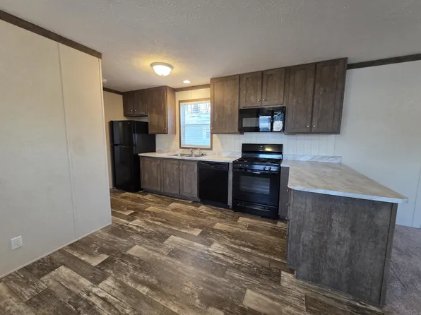 699 Oregon St, Belleville, MI