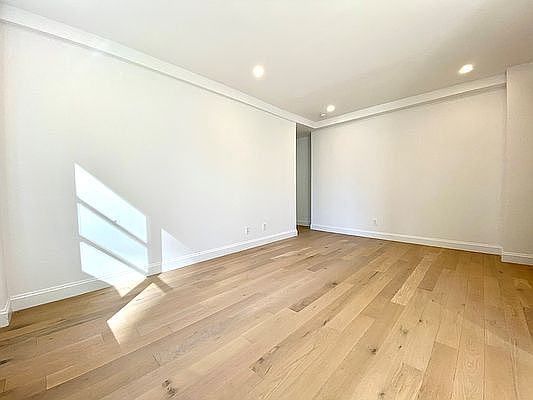 1st image of 160 E 48th St APT 11O