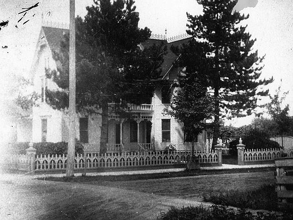 C. 1920