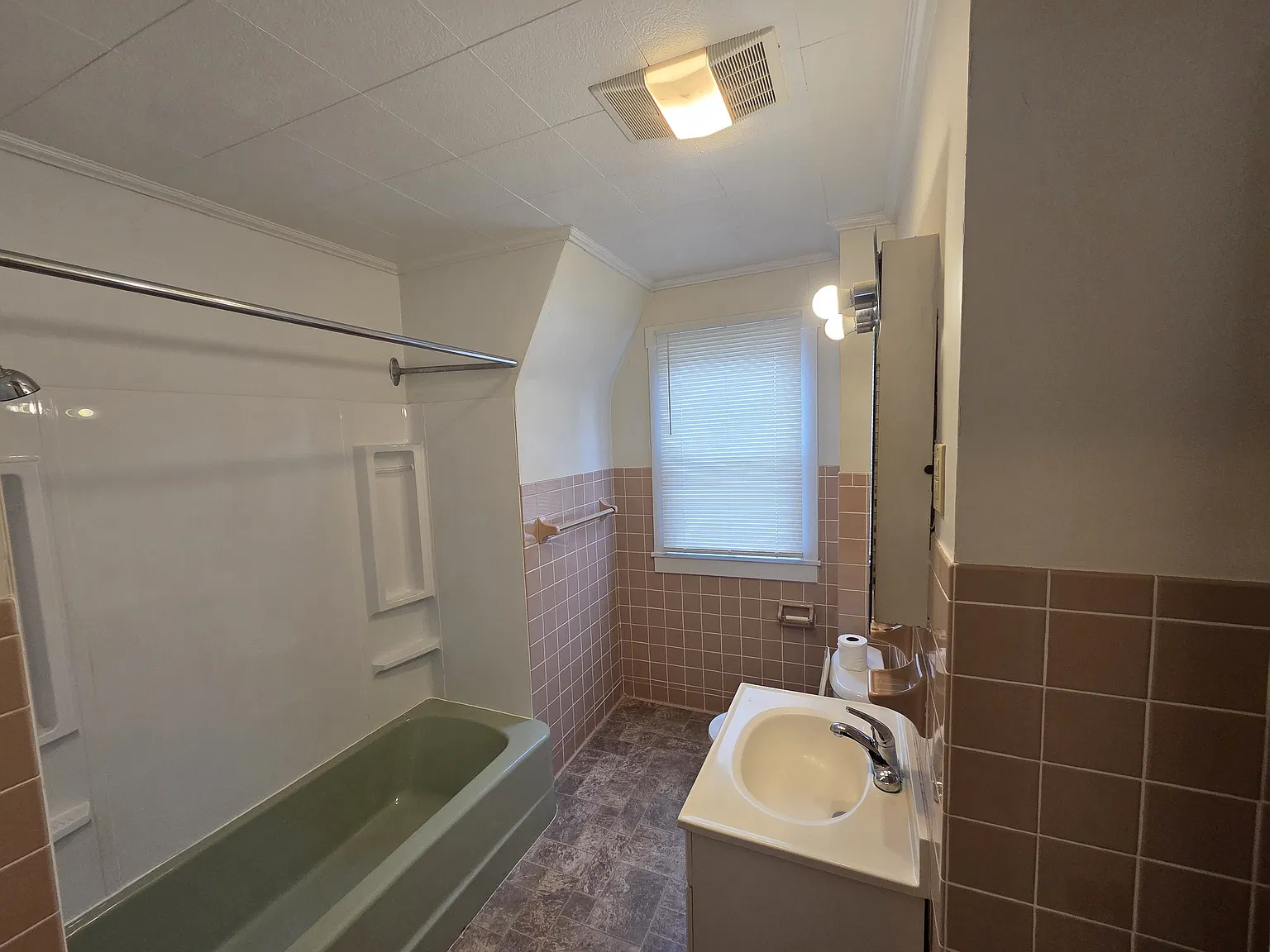 3 bed, 1215 sqft, $1,500 — Photo 3