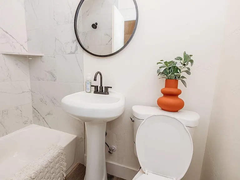 2213 Jackson Ave #1 — Photo 12