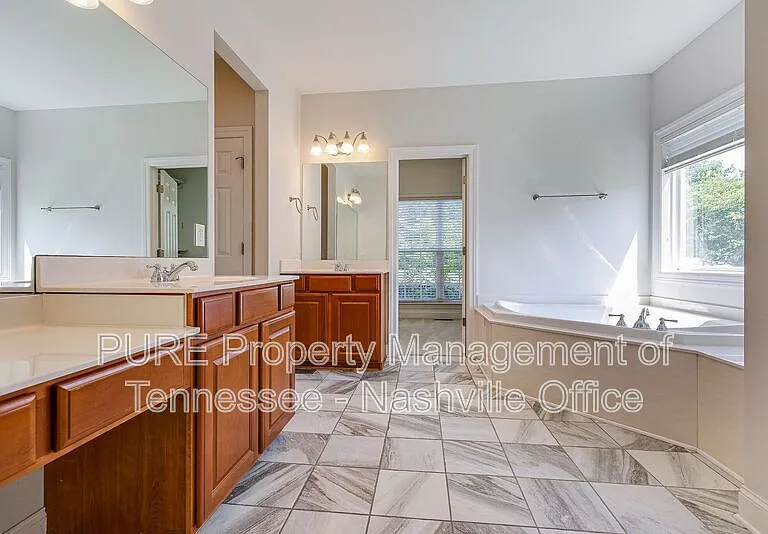 1214 Broadmoor Cir — Photo 22