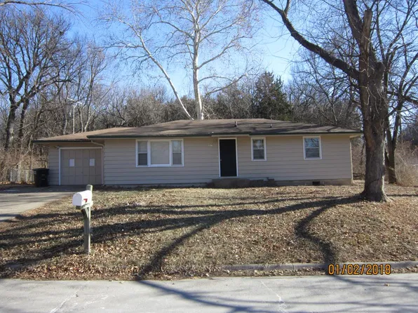 1100 Woodland St, Manhattan, KS 66502