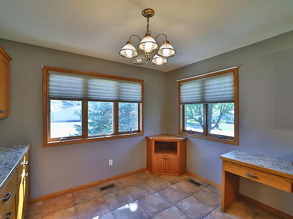 5th image of 505 Blue Jay Ct