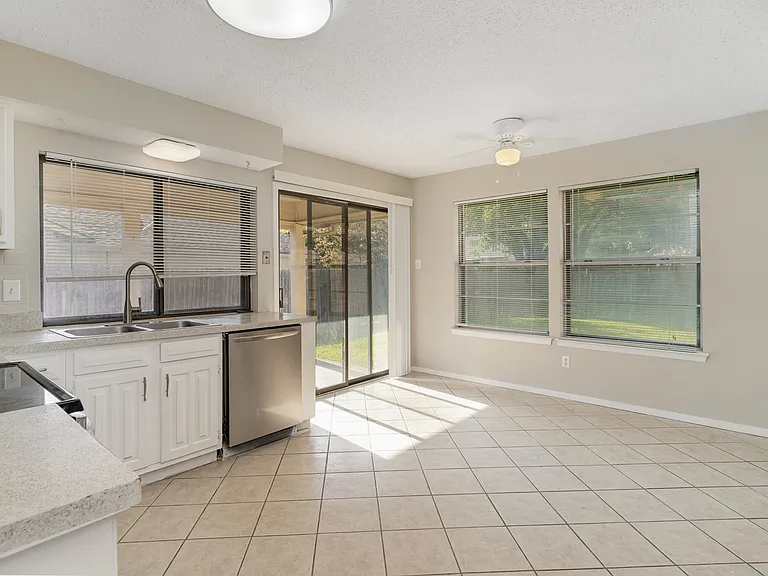 2311 Lawnmeadow Dr — Photo 7