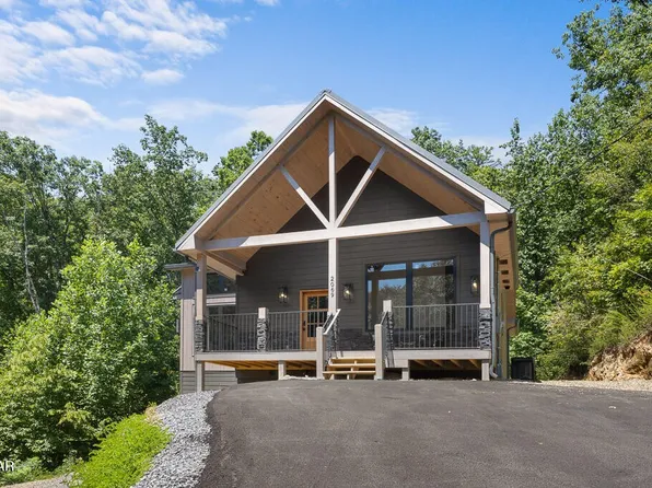 2069 Lones Branch Ln #17, Sevierville, TN 37876
