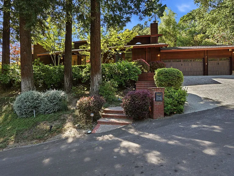 2561 Rolling Hills Ct — Photo 1