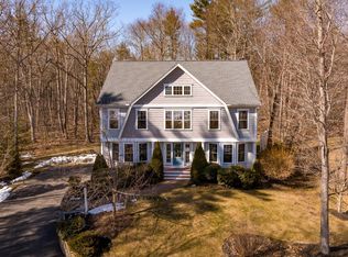 8 Chisholm Farm Dr, Stratham, NH 03885