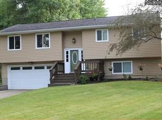 26361 Hickory Ln, Olmsted Falls, OH
