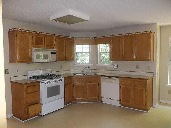 4th image of 9539 Clear Lake Ct