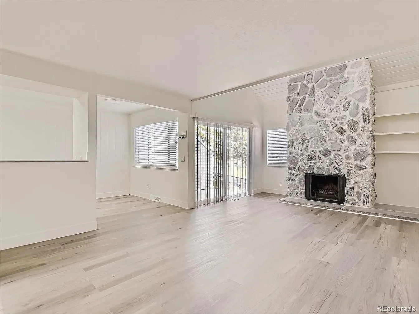 1 bed, 843 sqft, $2,195 — Photo 4