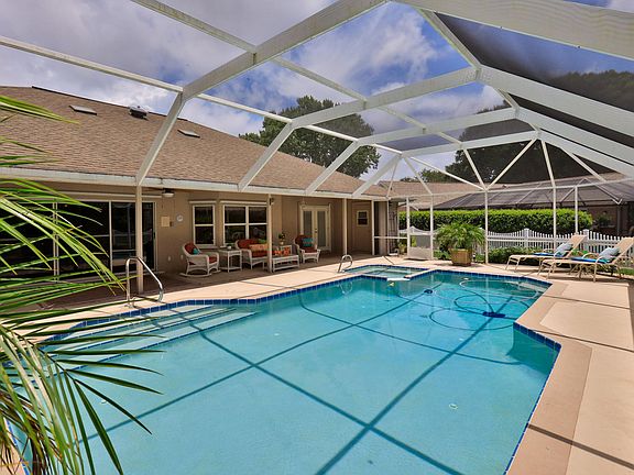 2nd image of 3905 Oak Crest Cir