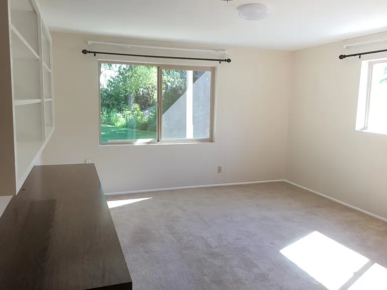 E Skyline Dr — Photo 7