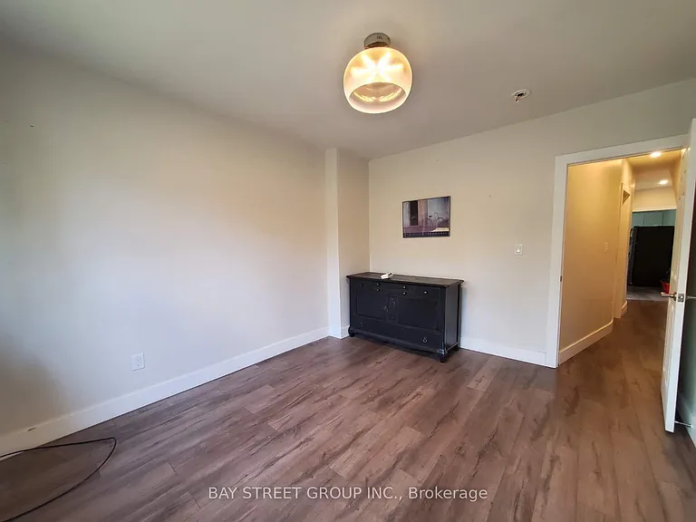 212 Monarch Park Ave — Photo 9