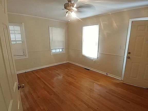 4th image of 1613 17th Ave E
